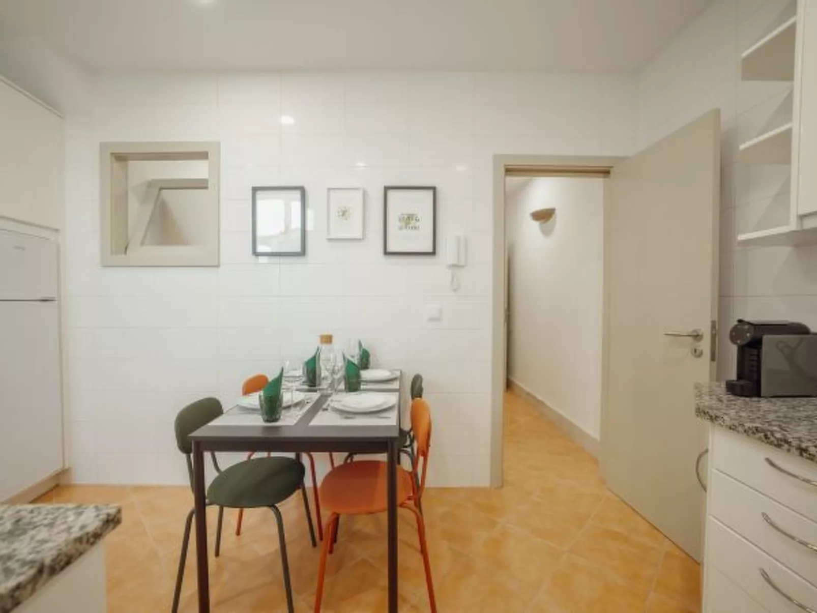 CITY CENTER COMFORT APARTMENT A by VACATIONY - Inside