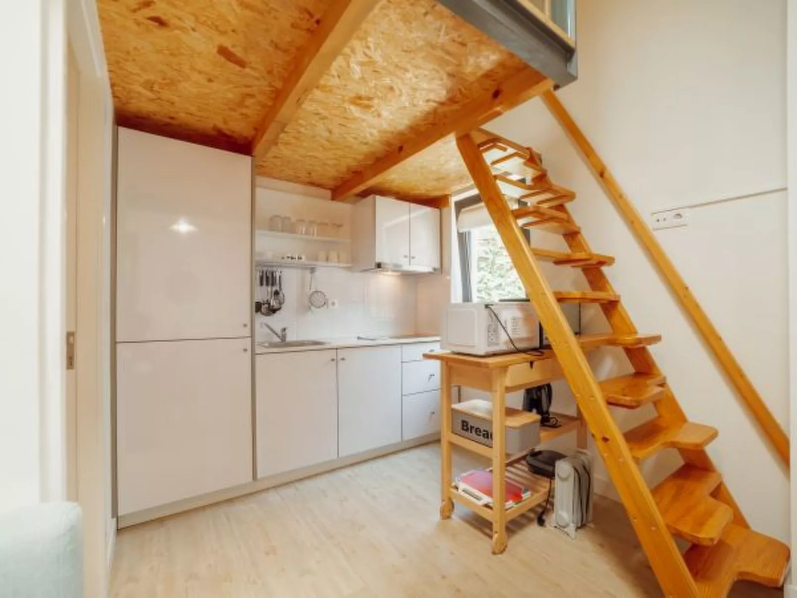 MEZZANINE STYLISH APARTMENT Q by VACATIONY - Inside