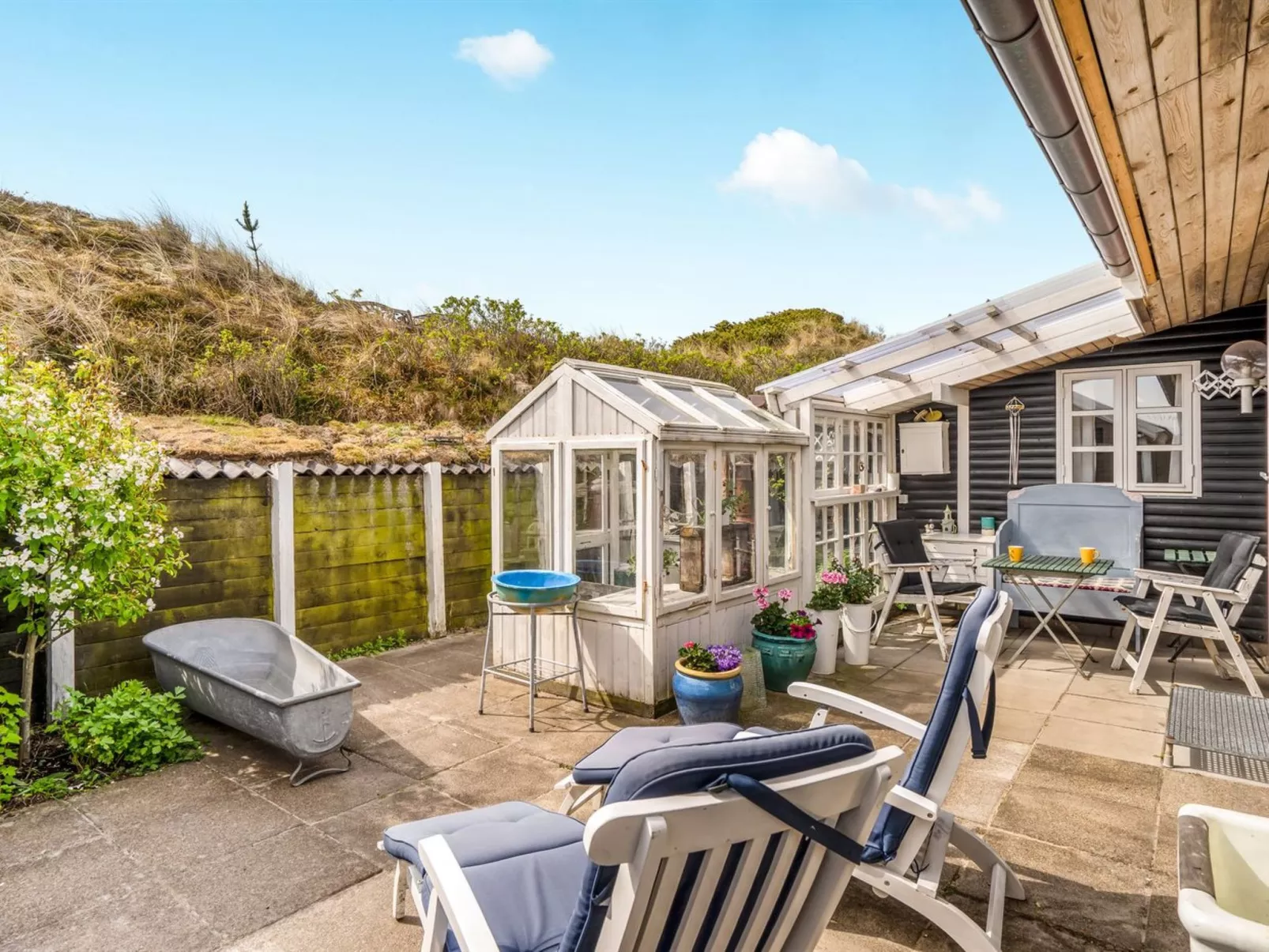 "Katri" - 500m from the sea - Outside