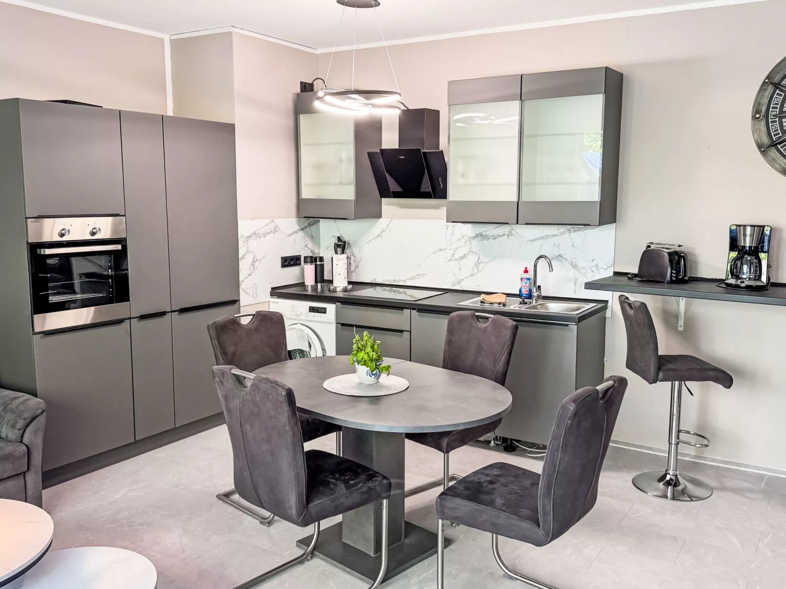 Glowe (GLW655) - Inside