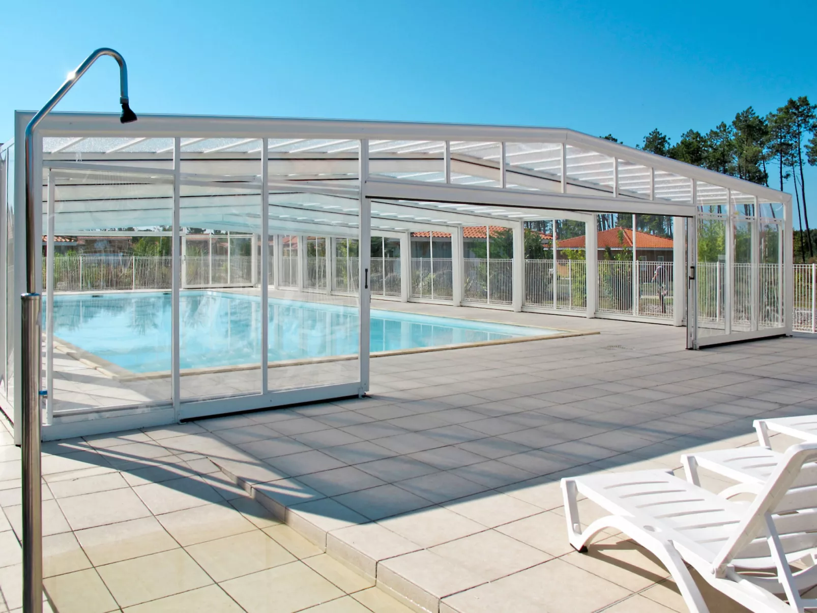 Le Domaine des Grands Lacs - Inside