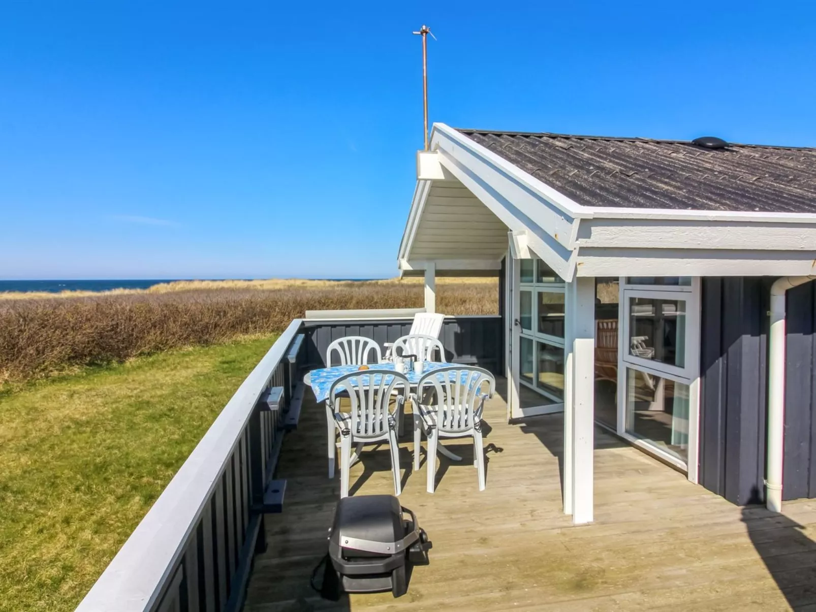 "Minka" - 58m from the sea - Outside