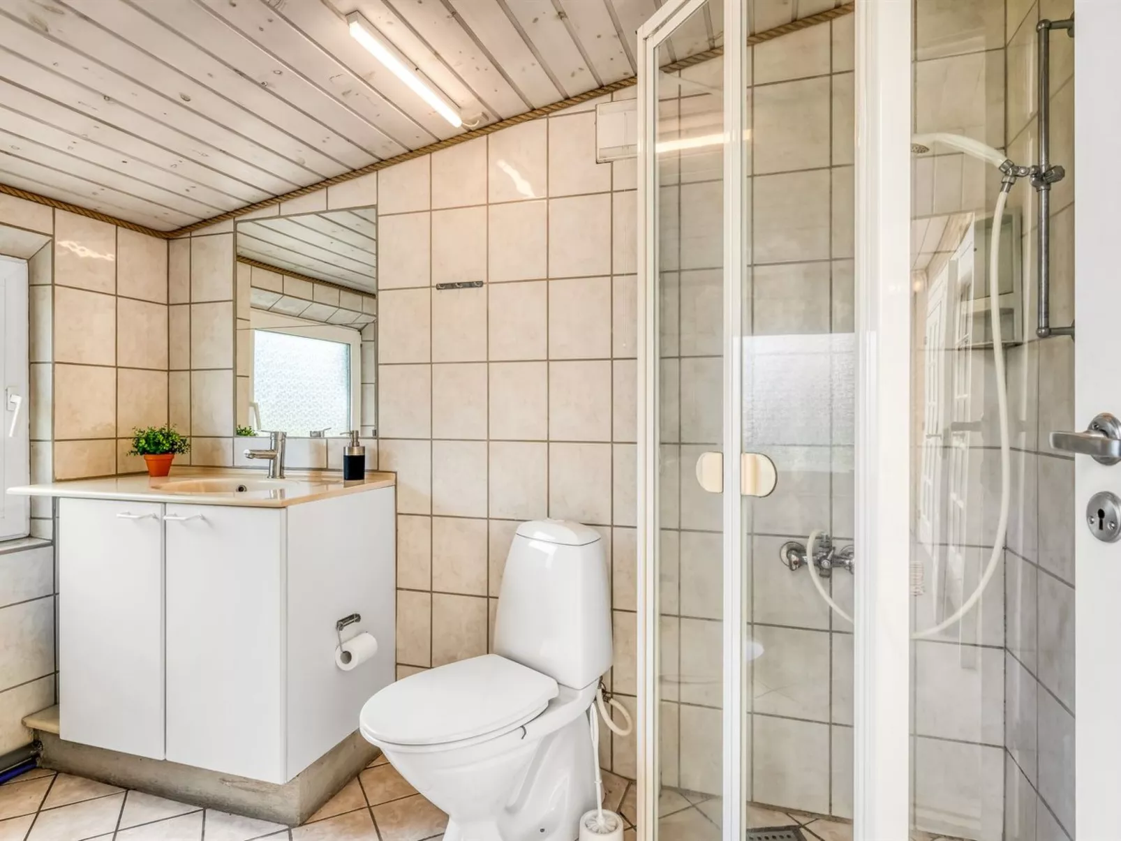 "Jonnhild" - 700m from the sea - Inside