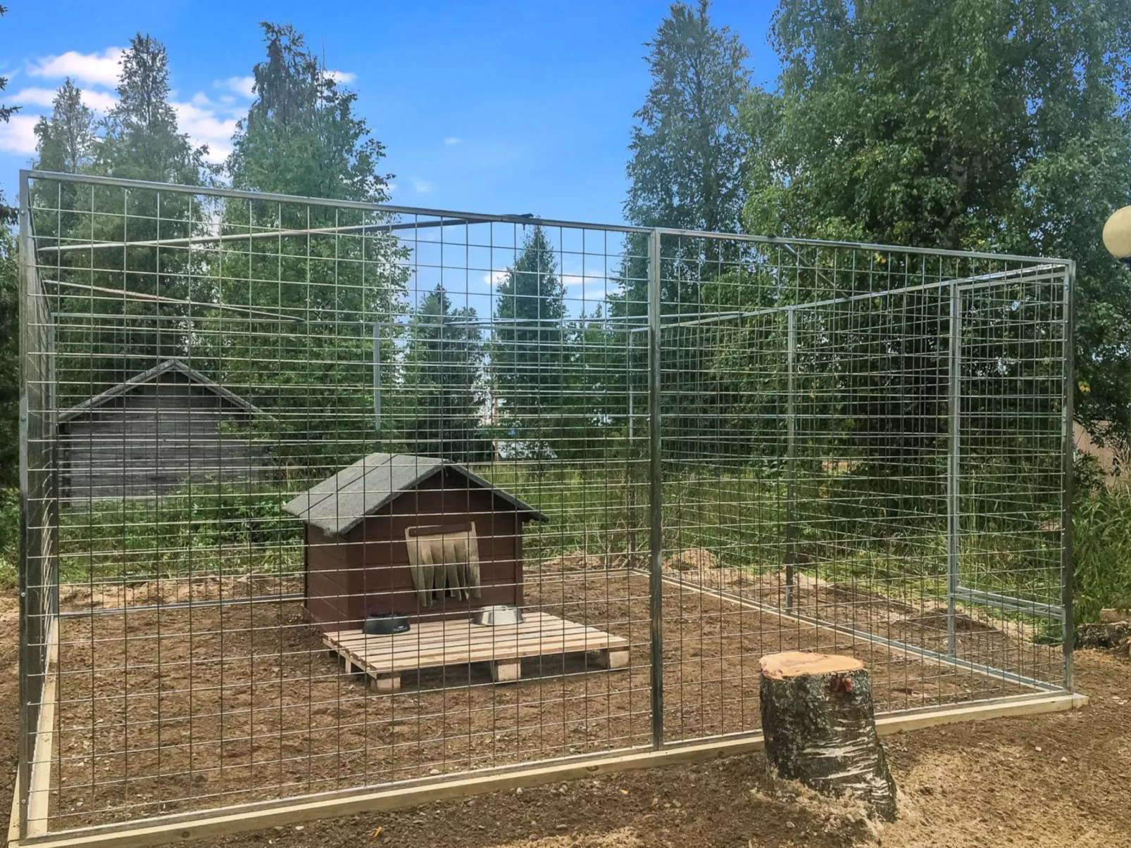 Laattaja mökki - Drinnen