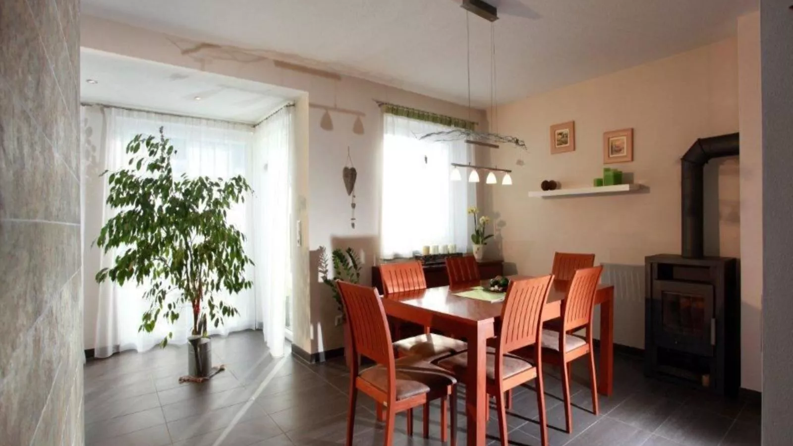 Ferienhaus Gartentraum 2-Esszimmer
