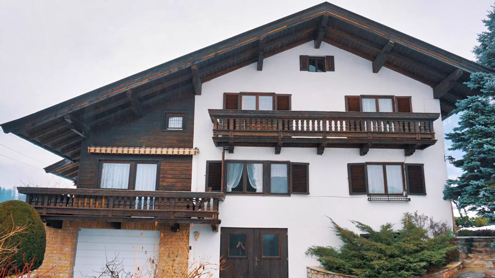 Platzhirsch-Exterior winter
