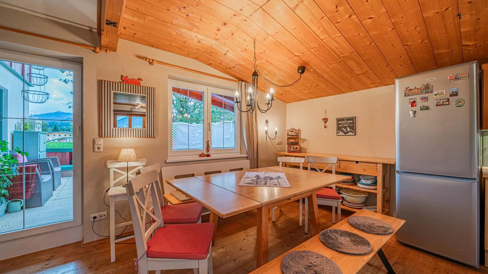 Panoramahaus Itter-Dining room