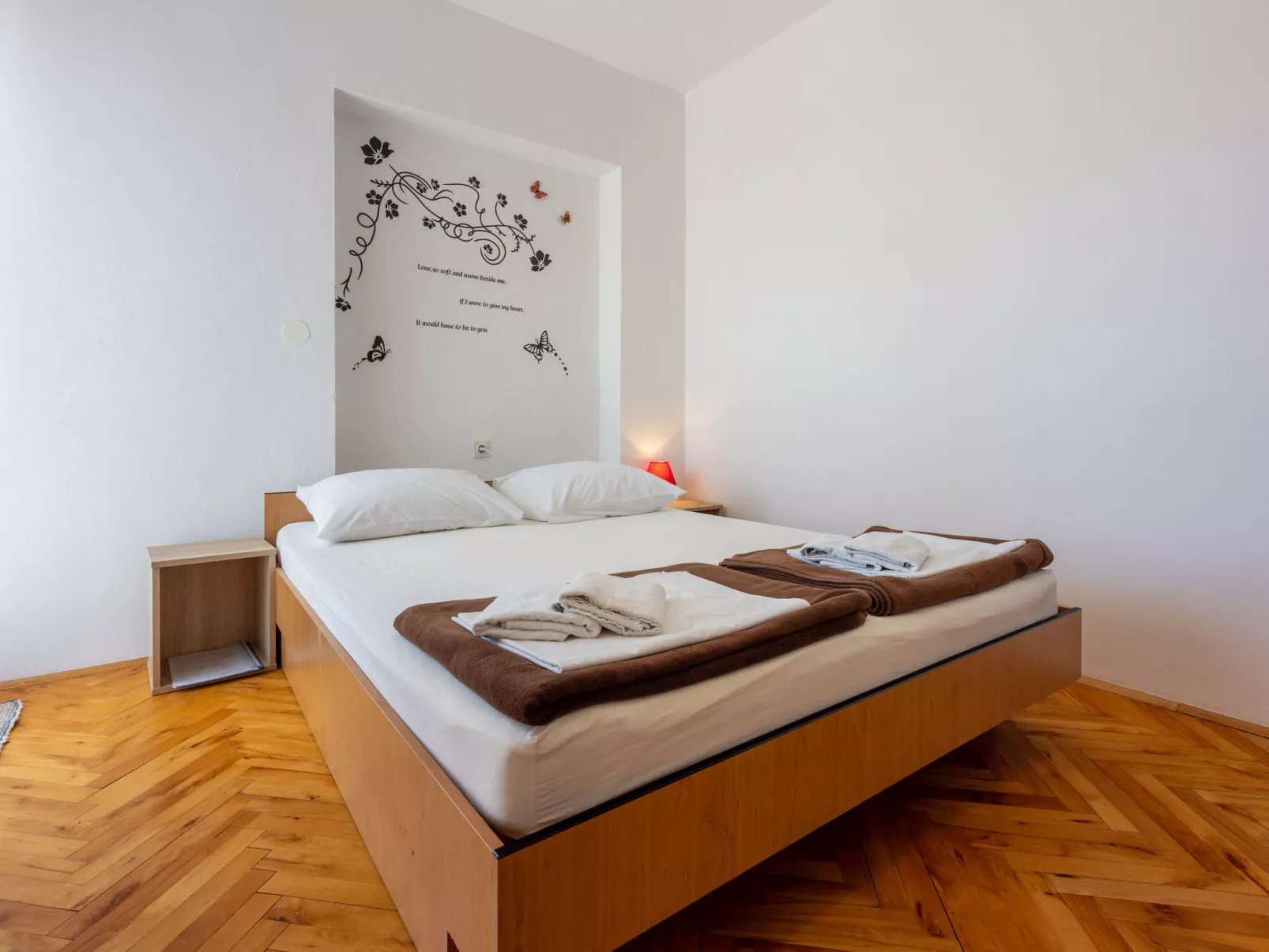 TUSTONJIC SOBA 1 / HR-10793-03 - Inside