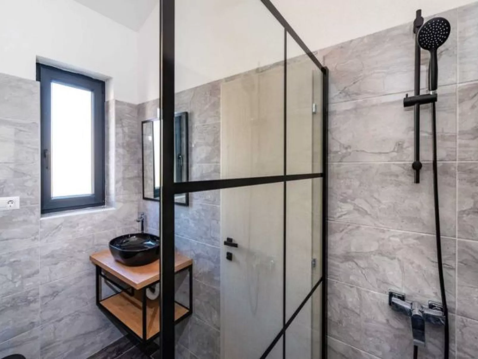 Villa Magale with a pool - Image-tags.info