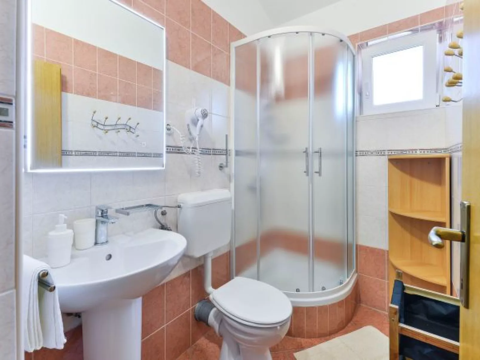 Holiday Apartment Inga Brown with exit to the beac - Image-tags.info