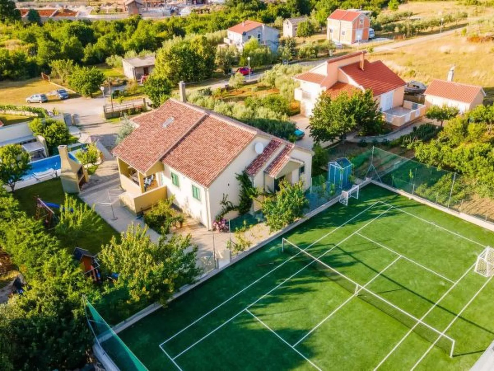 Great Villa Field Hills with sauna and jacuzzi - Image-tags.info