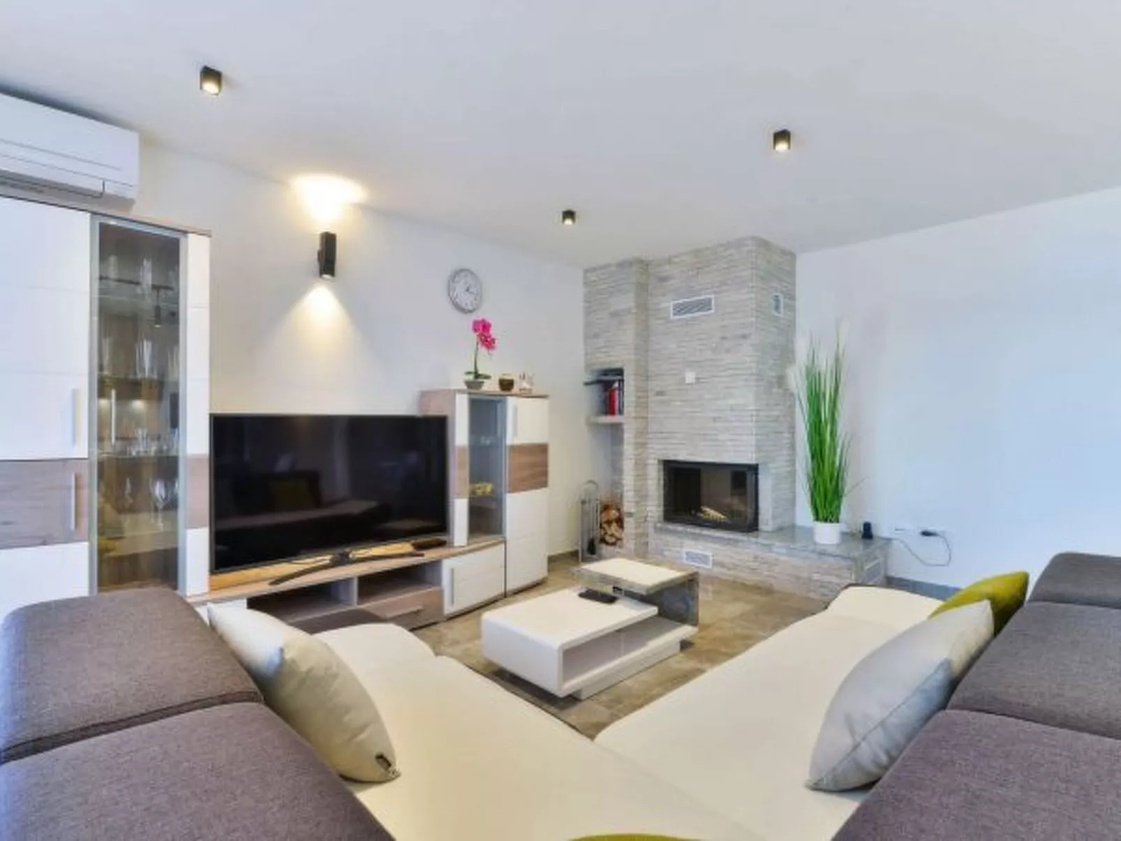 Modern Villa Futura with pool - Drinnen