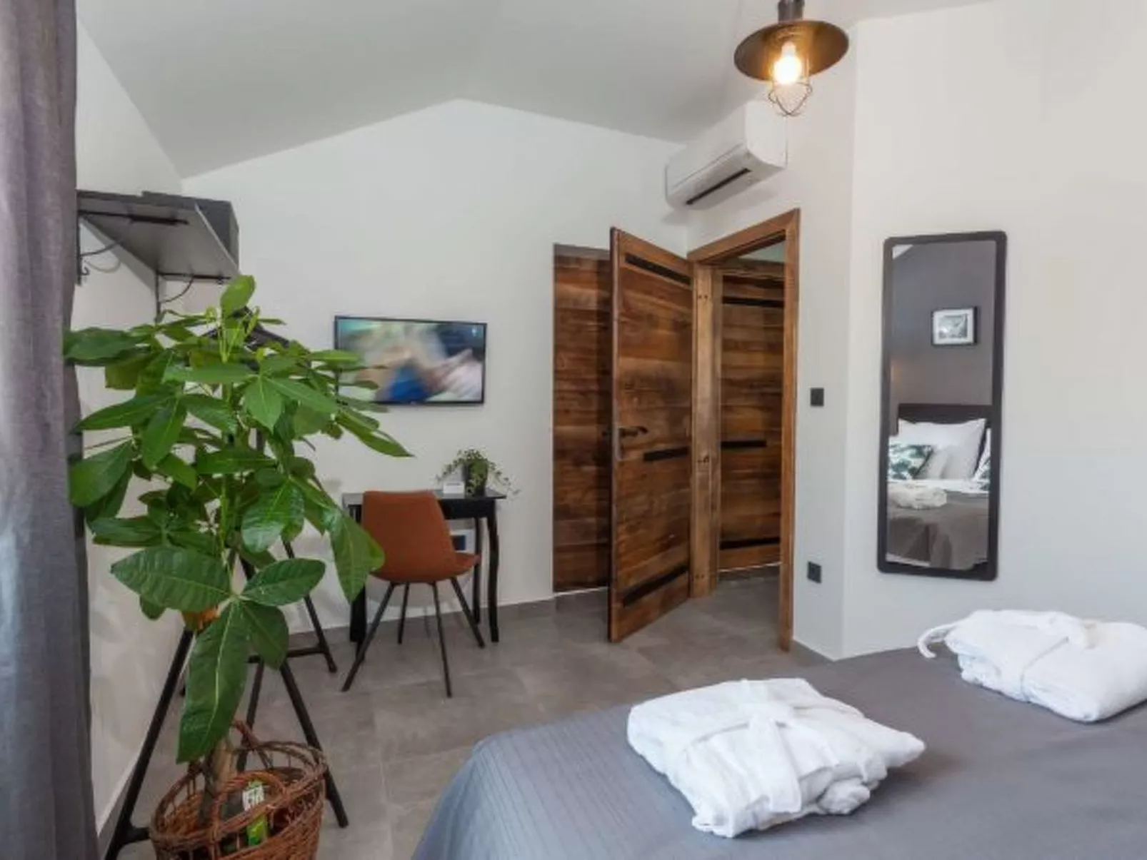 Villa Royal with heated pool - Image-tags.info