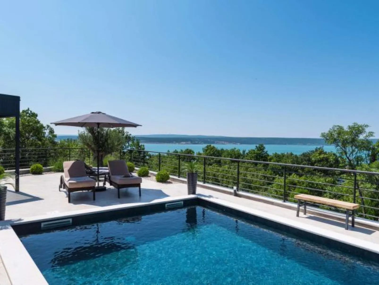 Villa Royal Hill with pool - Image-tags.info