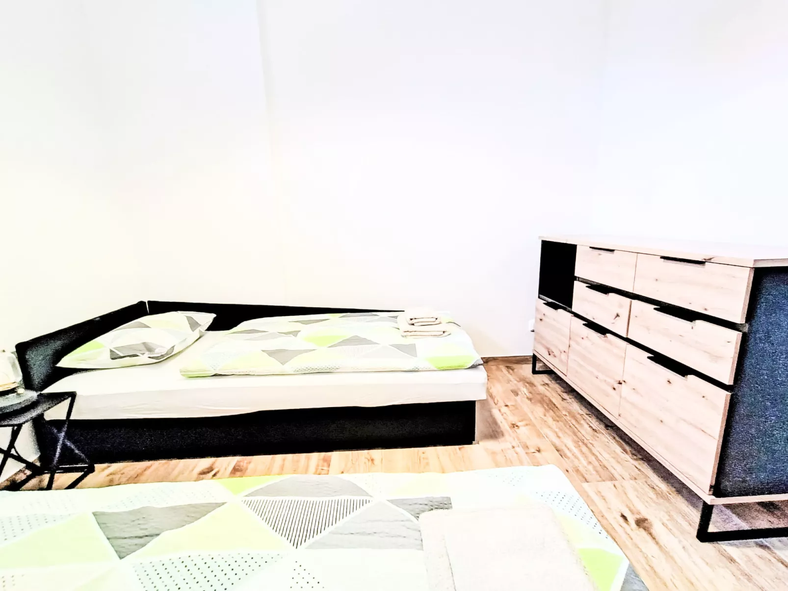 Ground Oasis with Terrace - Inside