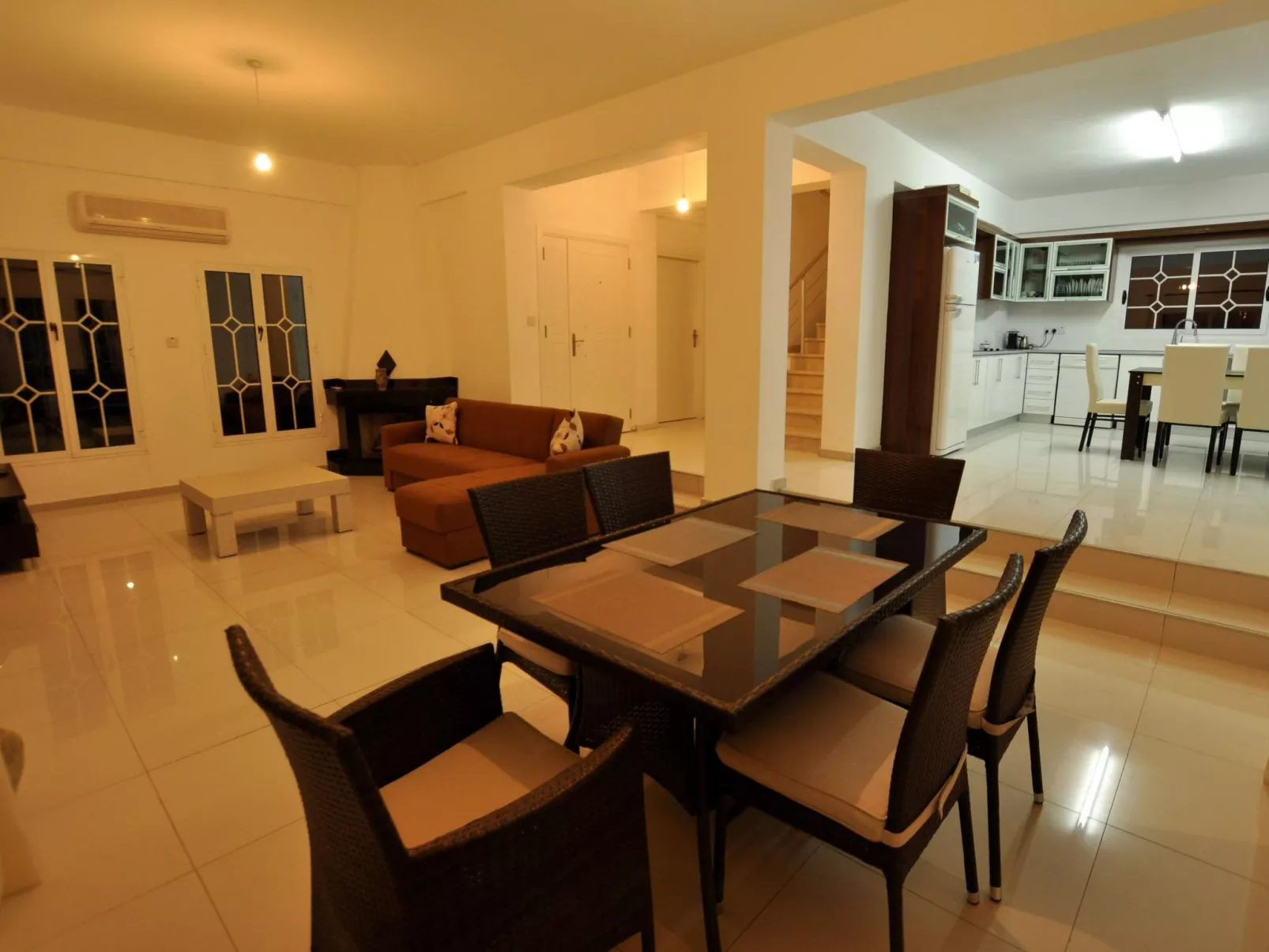 Ferienvilla mit Blick auf das Wasser - Drinnen