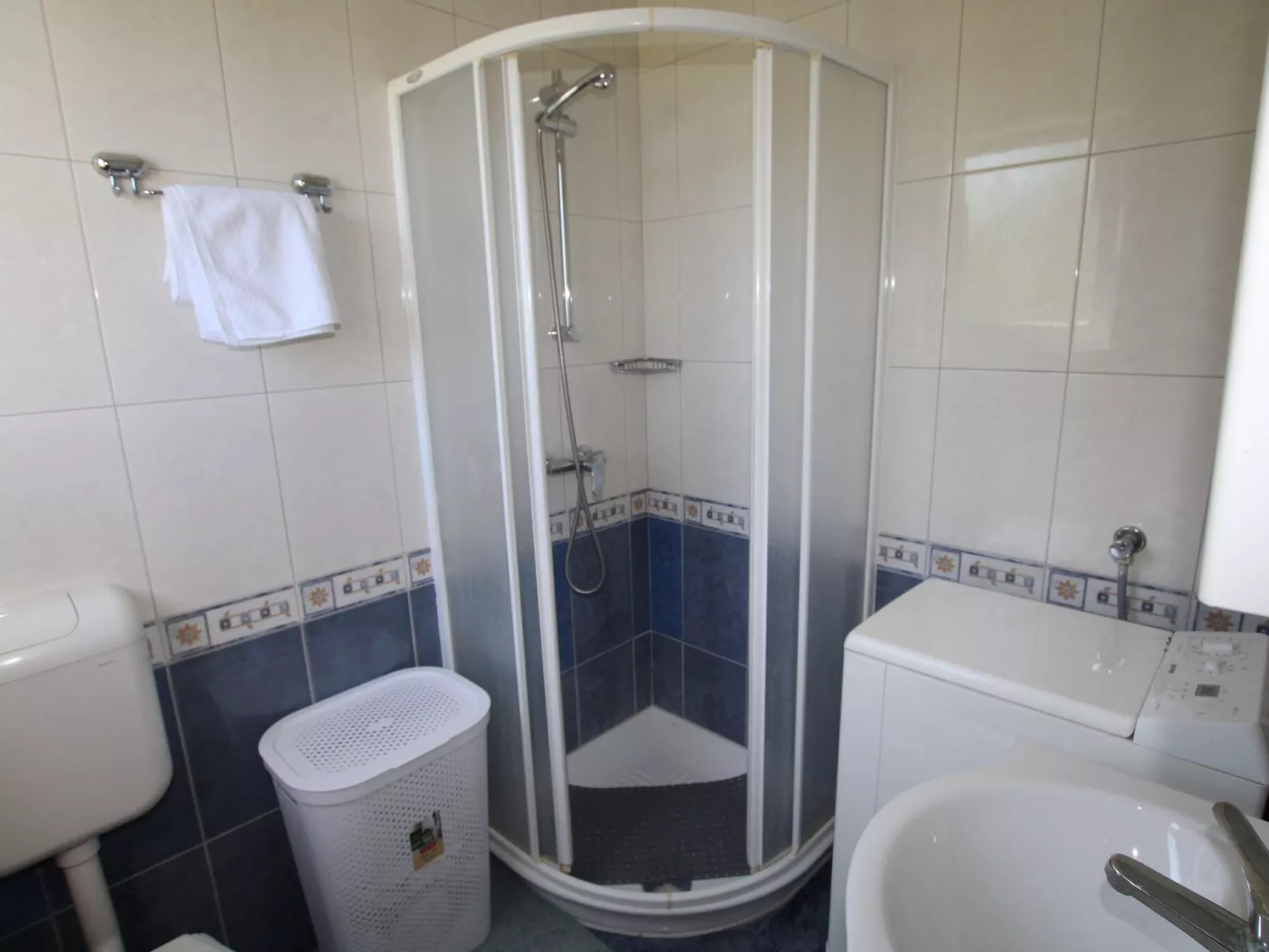 Apartment Julia Plavi / HR-11080-02 - Image-tags.info