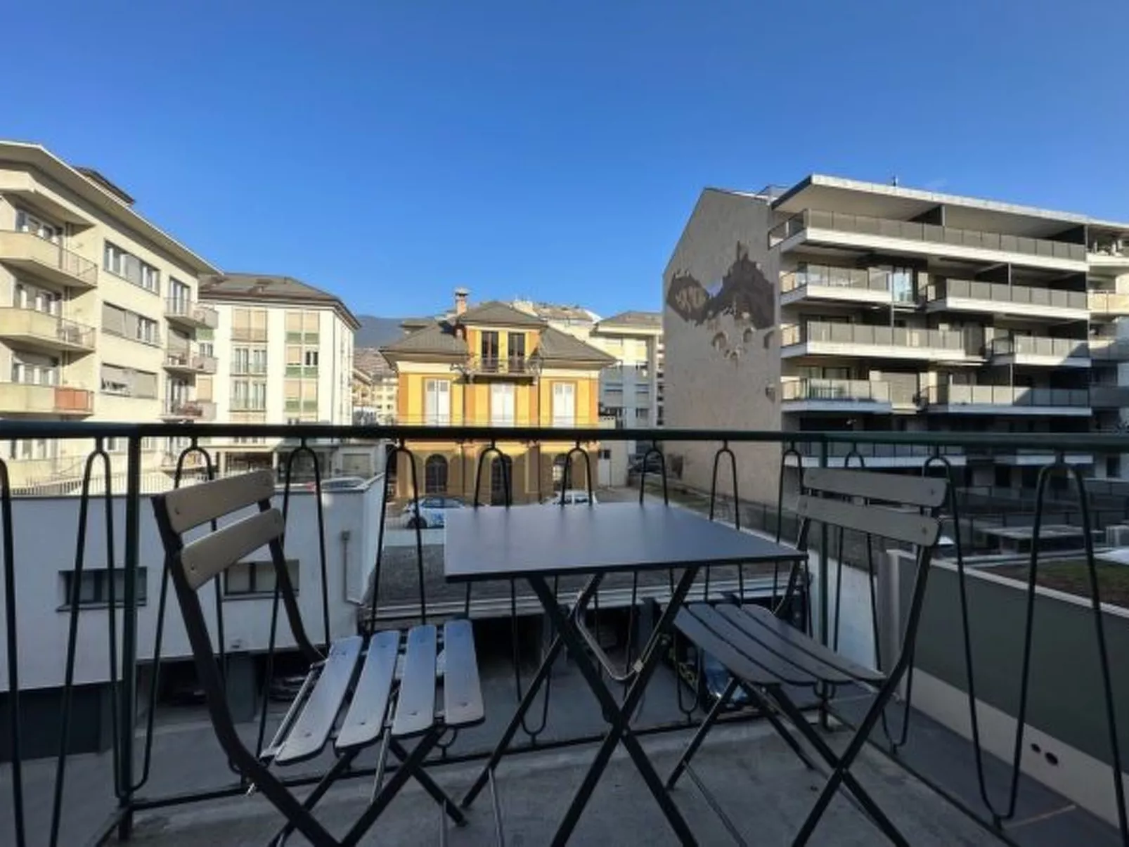 Sion Central Station proche toutes commodités - Draußen