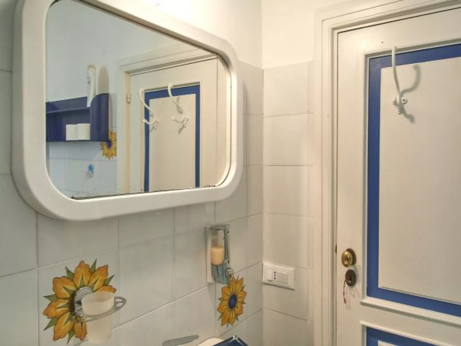 L'affresco caprese a 10 minuti dalla piazzetta - Inside