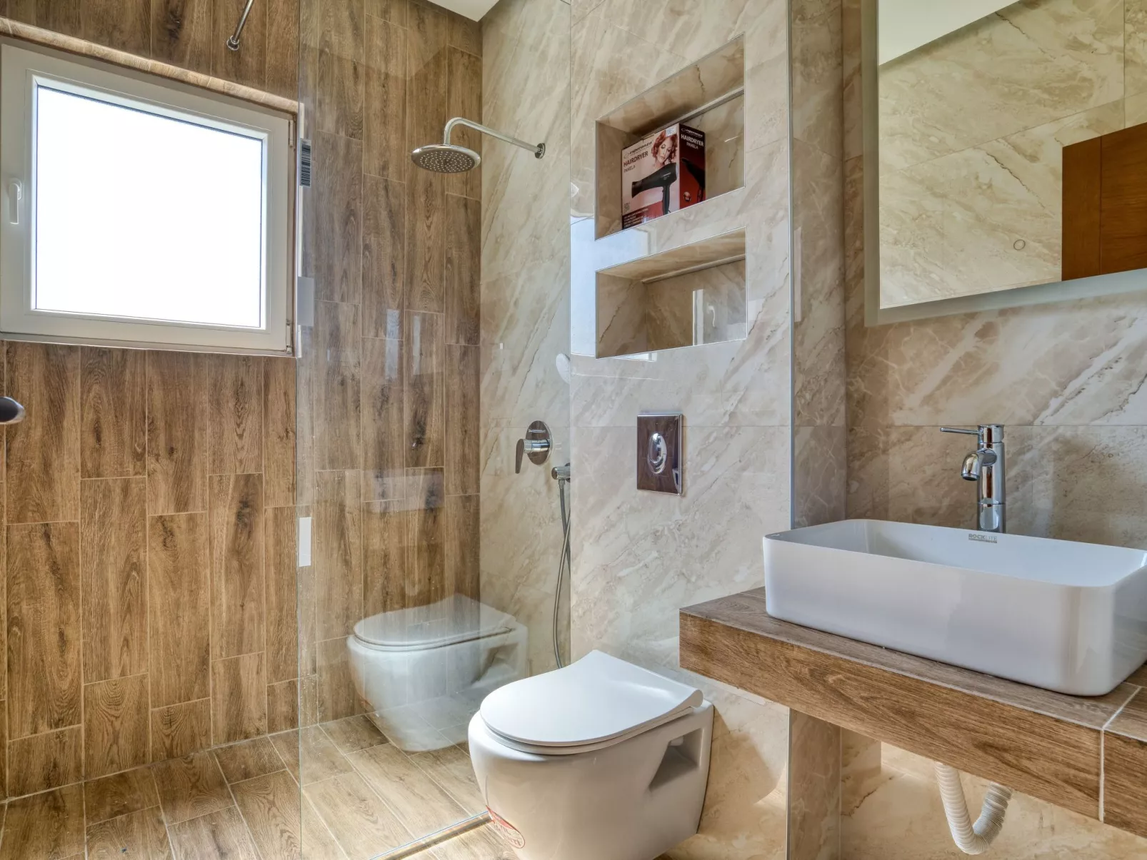 Ljubica Superior 3-Zimmer-Apartment mit Meerblick - Drinnen