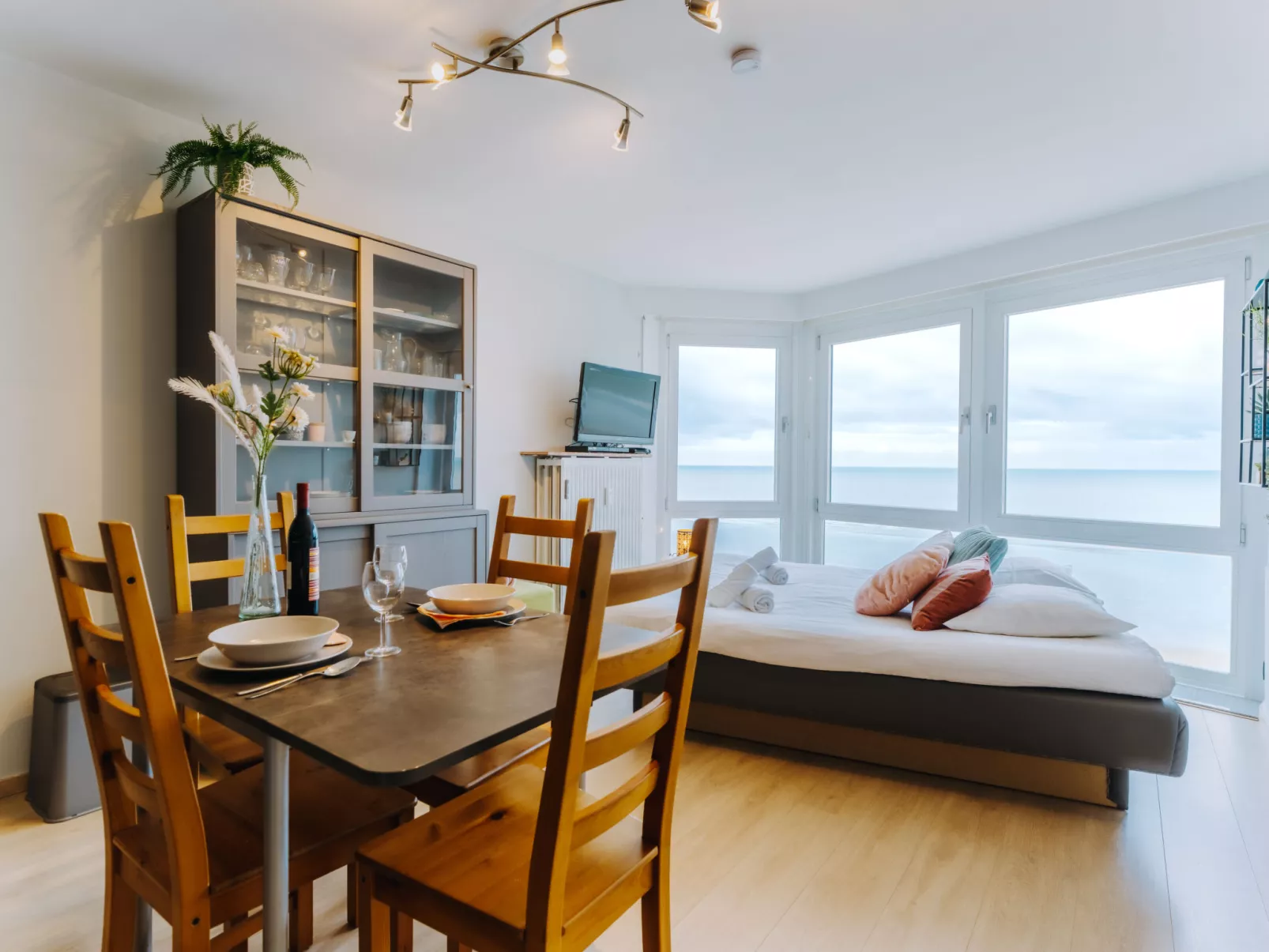 Sea view west - Inside