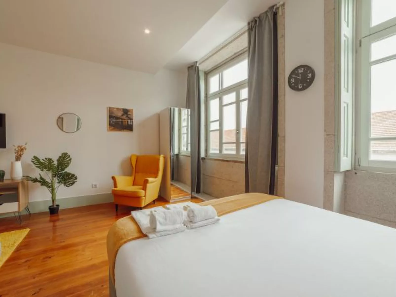 DOWNTOWN SUITE E by VACATIONY - Drinnen