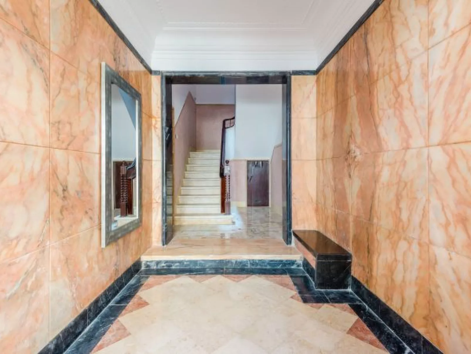 Bela Vista C in Lisboa - Inside