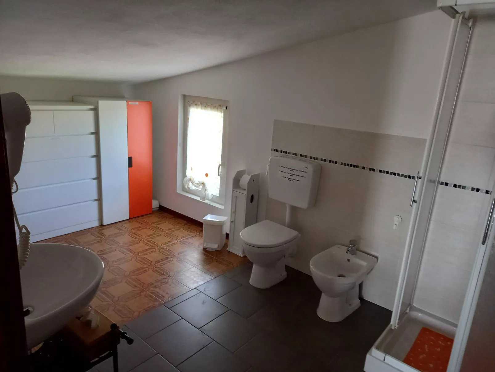 Ferienzimmer in Tolasudolsa Zimmer Frühstück - Inside