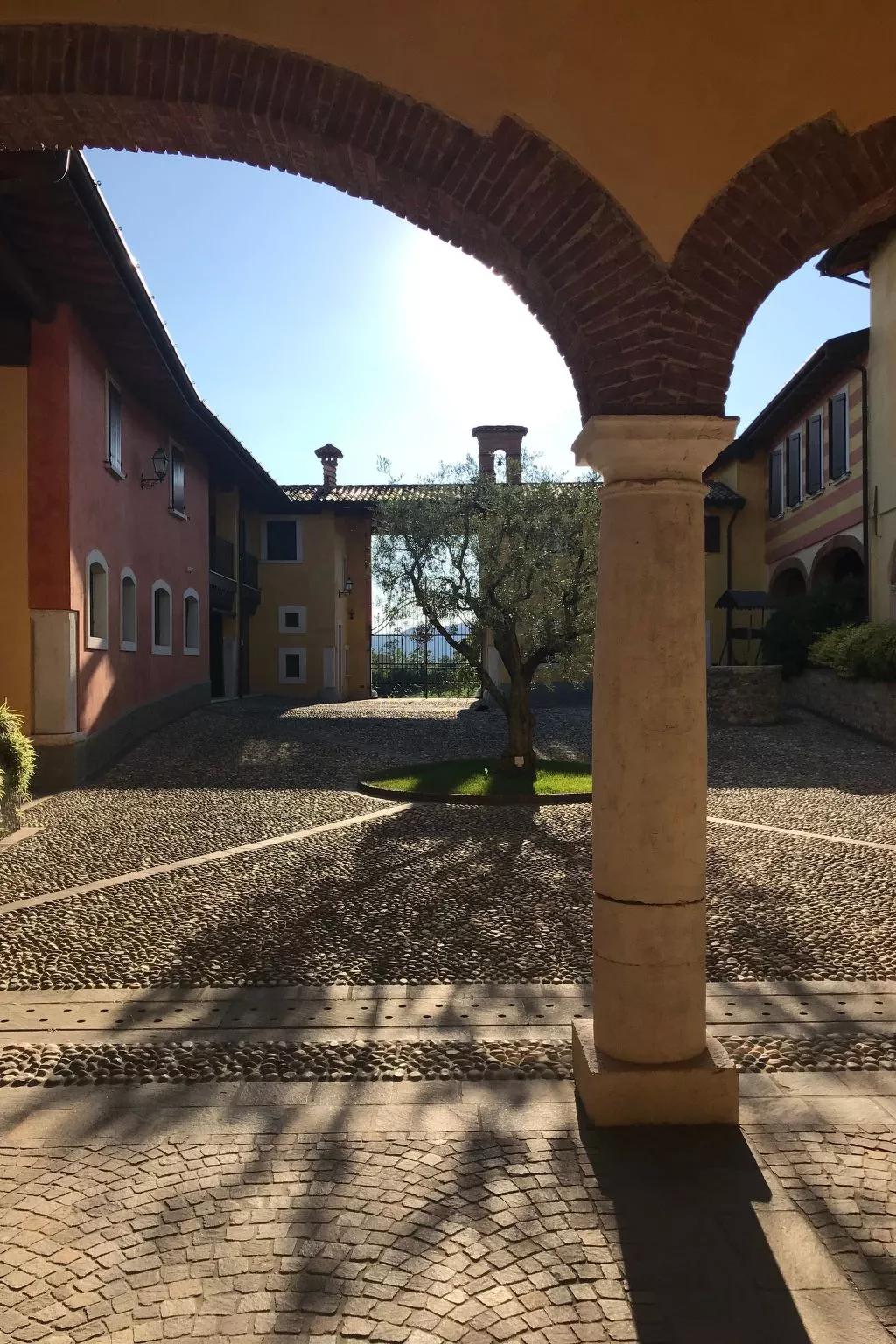 Gelbes Zimmer - Draußen