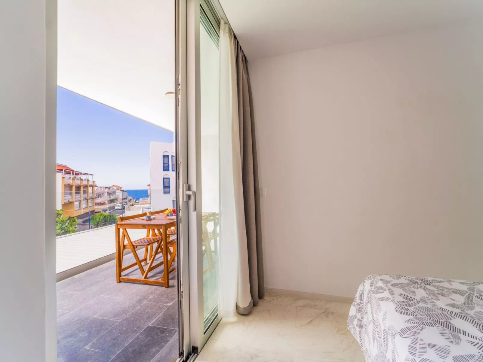 Schönes Appartement Pool und Strand - Inside