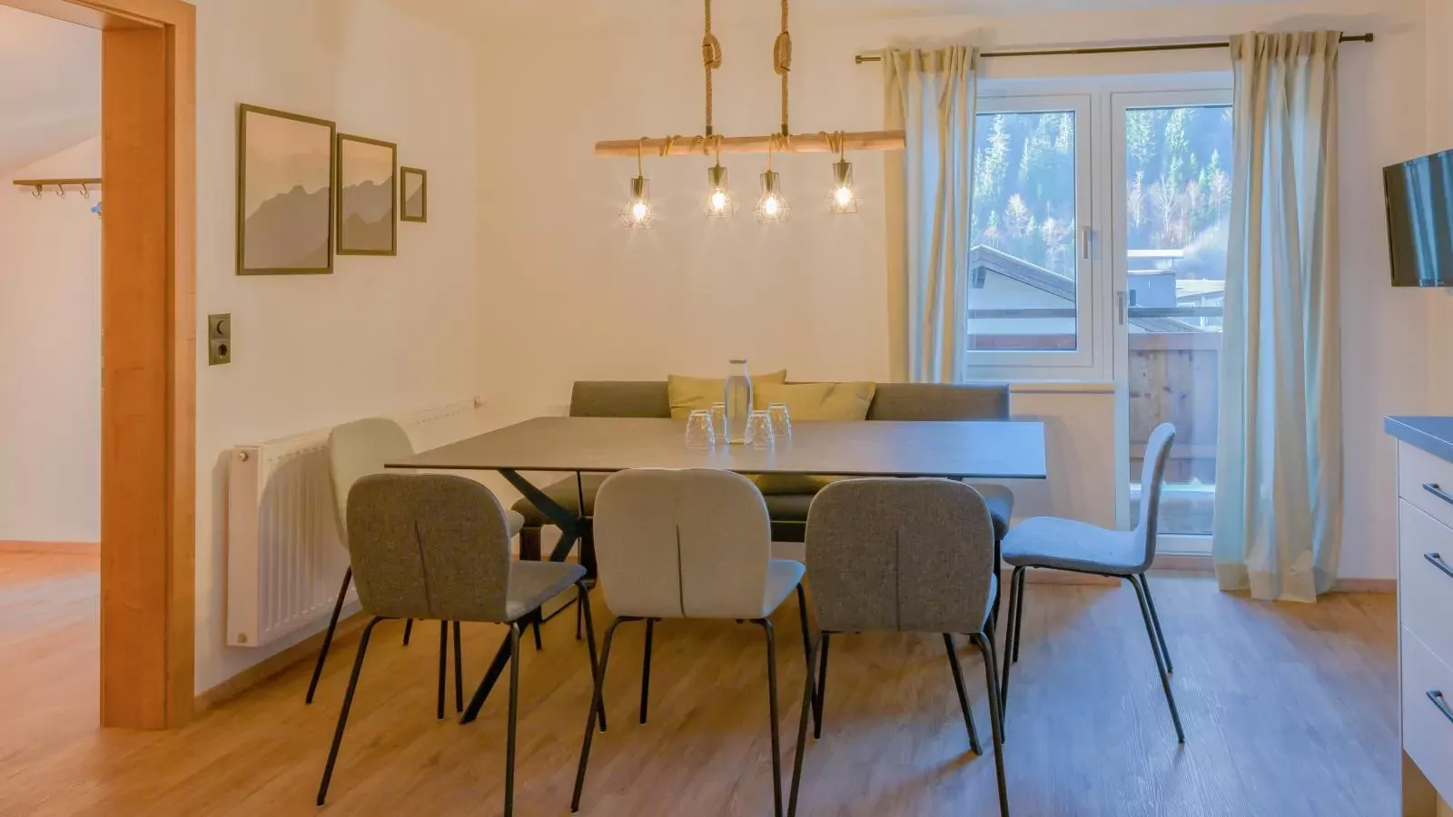 Tirolee Marchegg 2 OG Top 4-Dining room