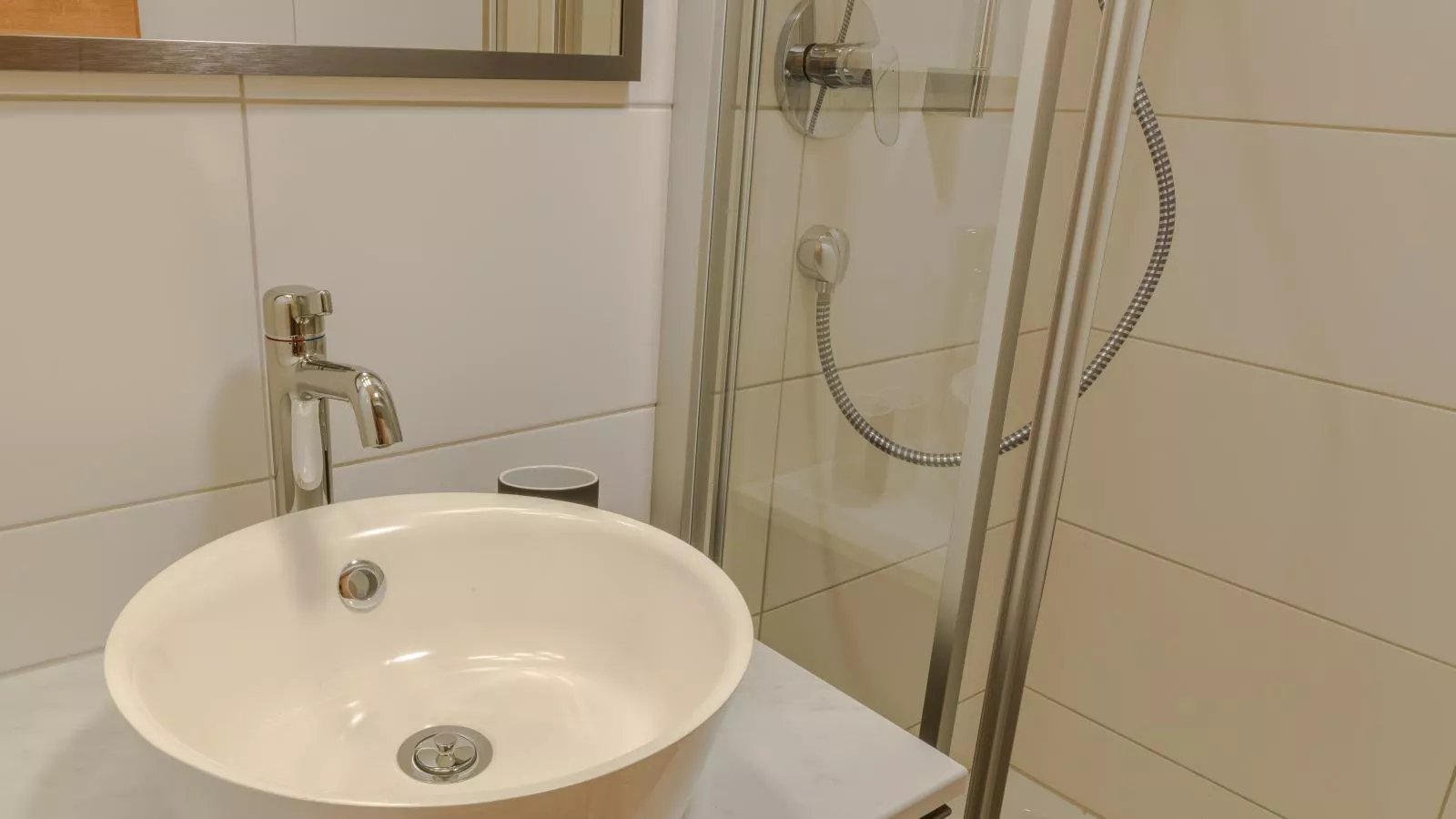 Tirolee Marchegg 2 OG Top 4-Bathroom