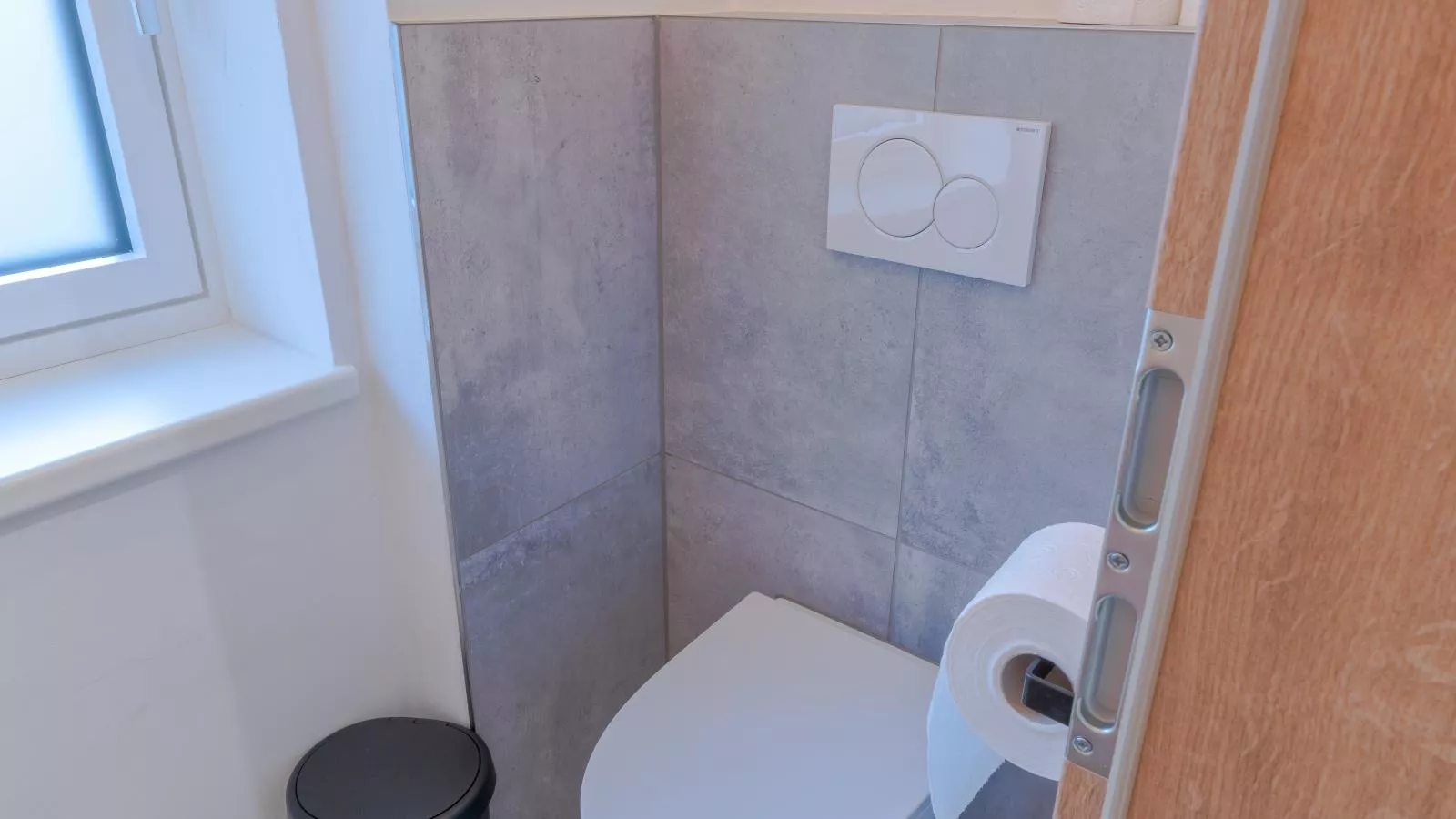 Tirolee Marchegg 2 OG Top 4-Bathroom