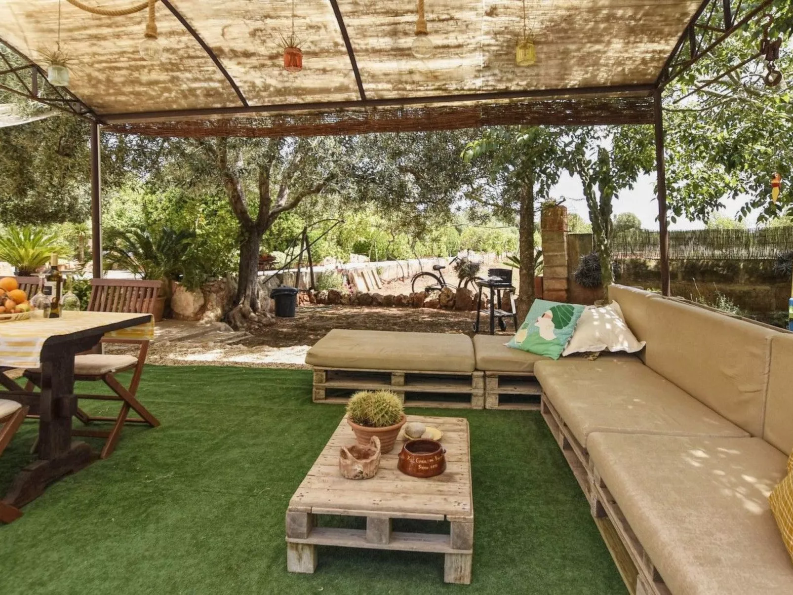 MONTSERRAT  ( SON PERETO ) - Drinnen