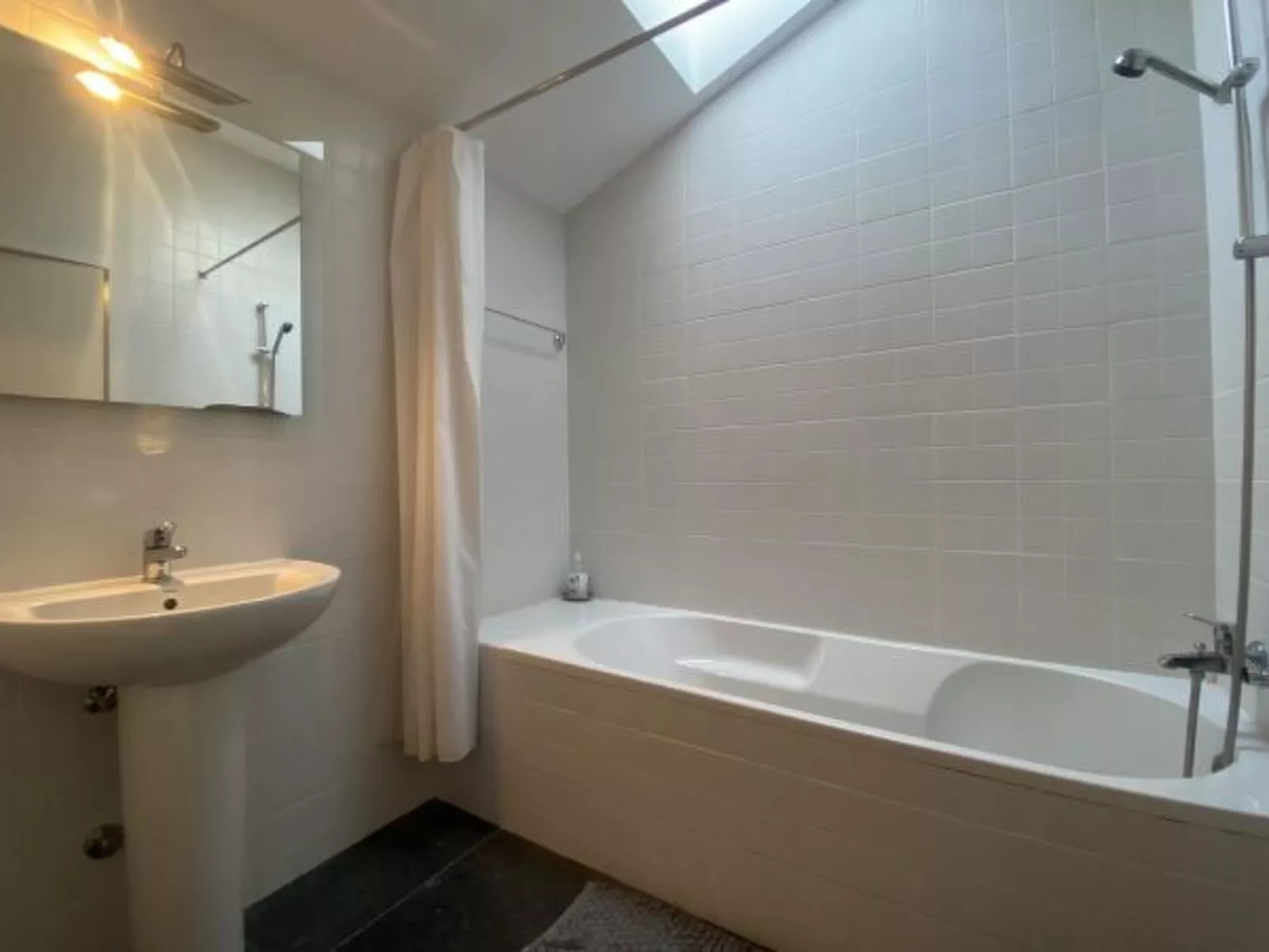 CASA LUIS GONZAGA - UNI. COIMBRA by VACATIONY - Inside