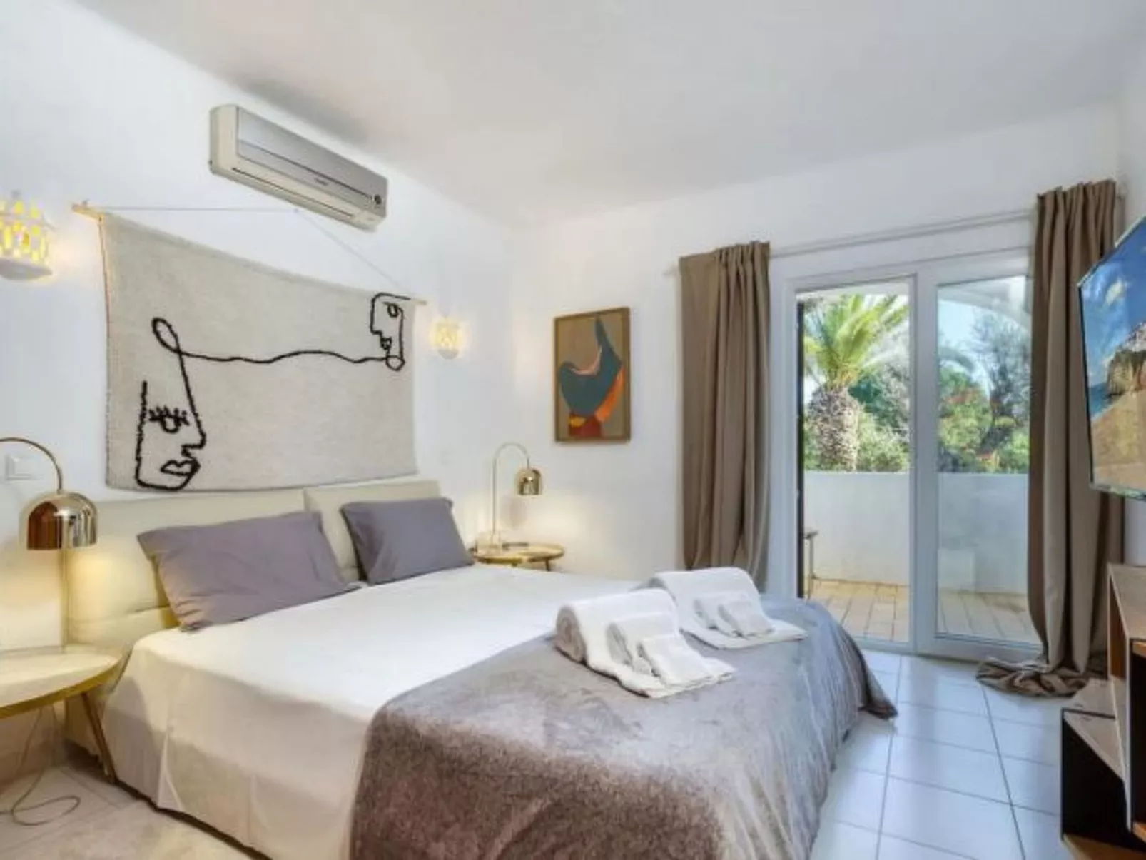 CARVOEIRO POOL HOUSE by VACATIONY - Inside