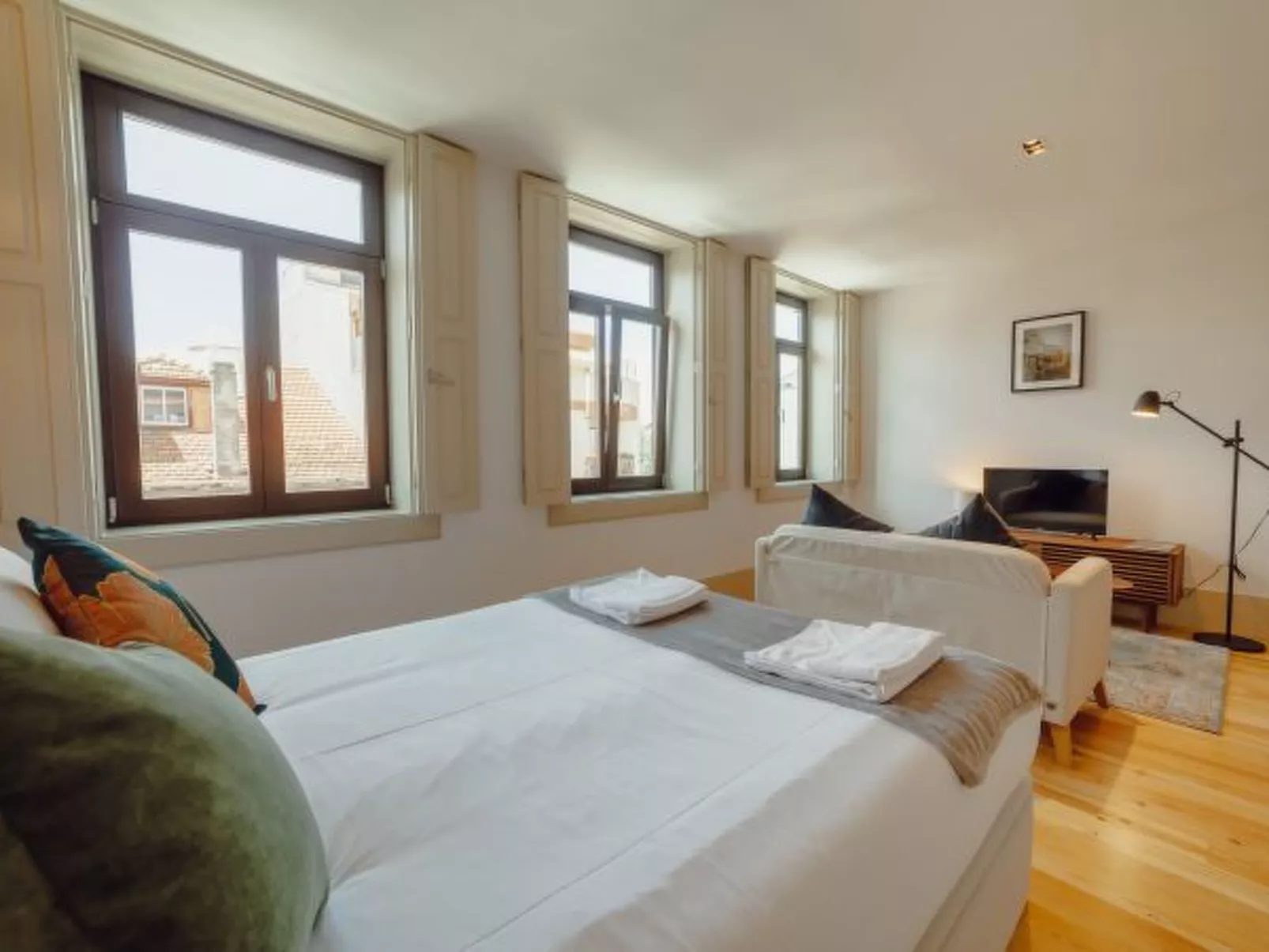 LEGACY OPORTO DESIGN APARTMENT H by VACATIONY - Inside