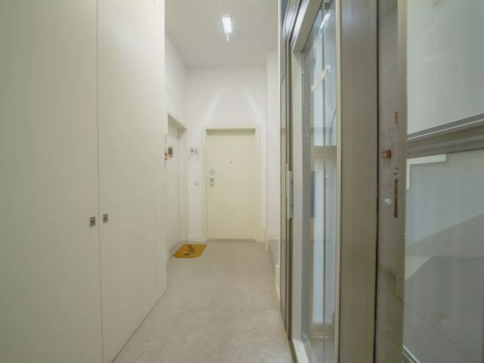 DOWNTOWN MODERN STUDIO with TERRACE by VACATIONY - Drinnen