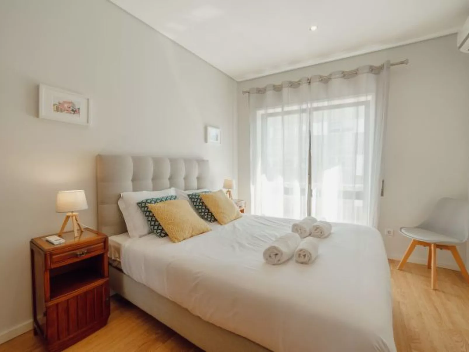 DOWNTOWN DESIGN WITH BALCONY by VACATIONY - Inside