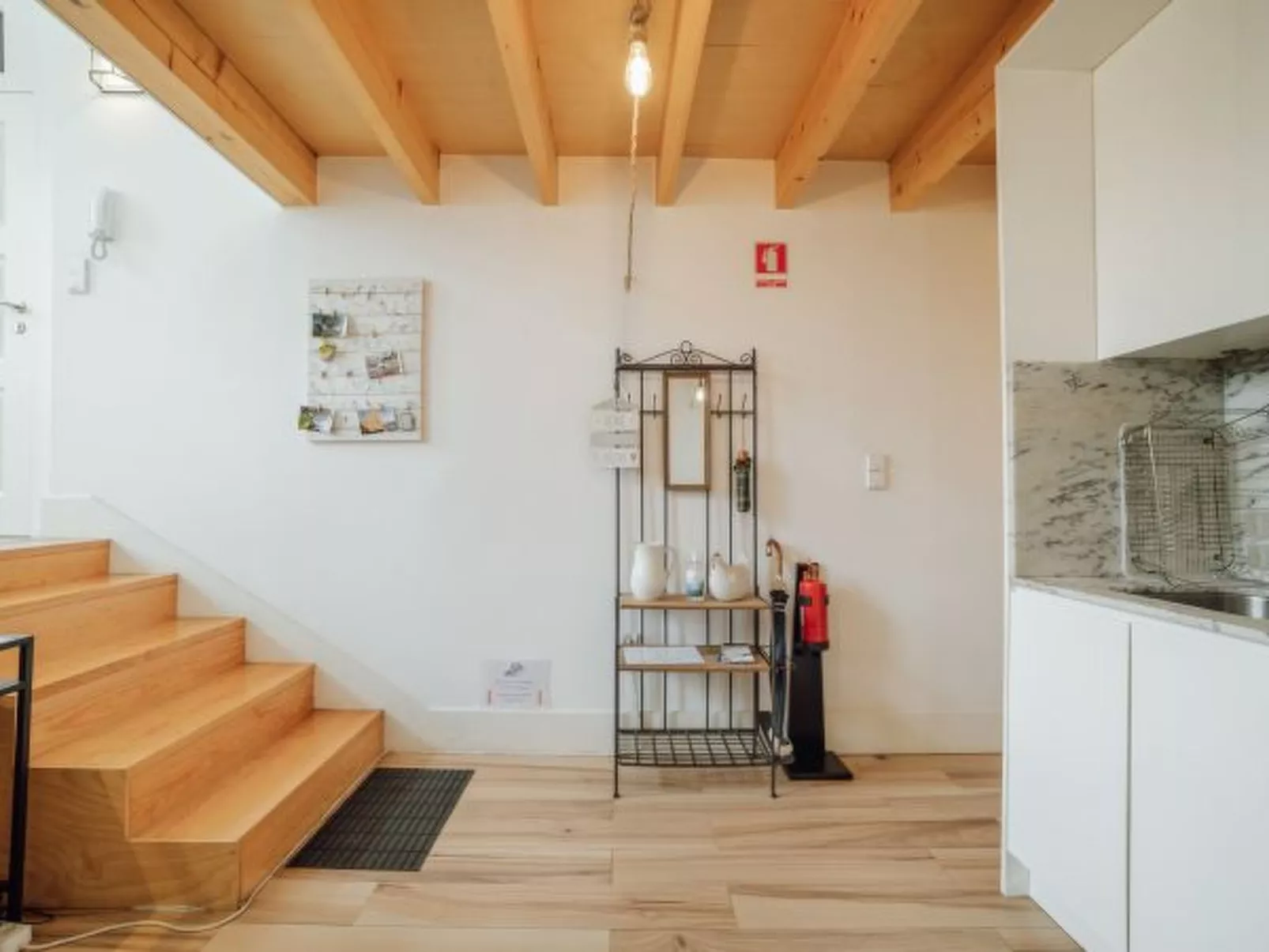 HISTORIC & BRIGHT BOLHAO MEZZANINE by VACATIONY - Dedans