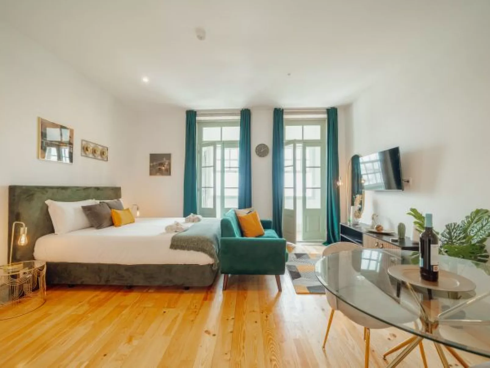 DOWNTOWN SUITE D by VACATIONY - Inside