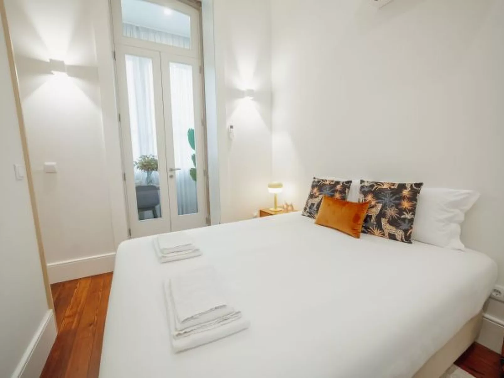 HOME WITH A POOL by VACATIONY - Drinnen