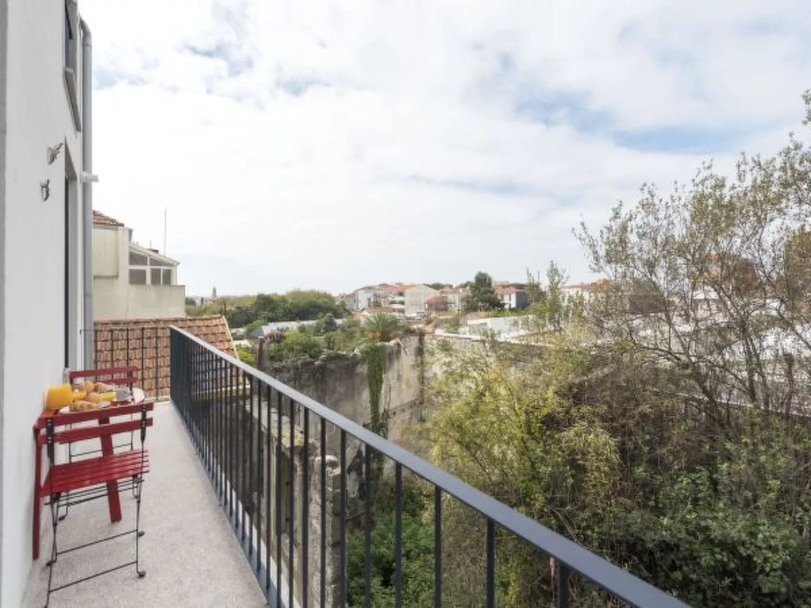 DOWNTOWN BRIGHT & BALCONY APARTMENT by VACATIONY - Draußen