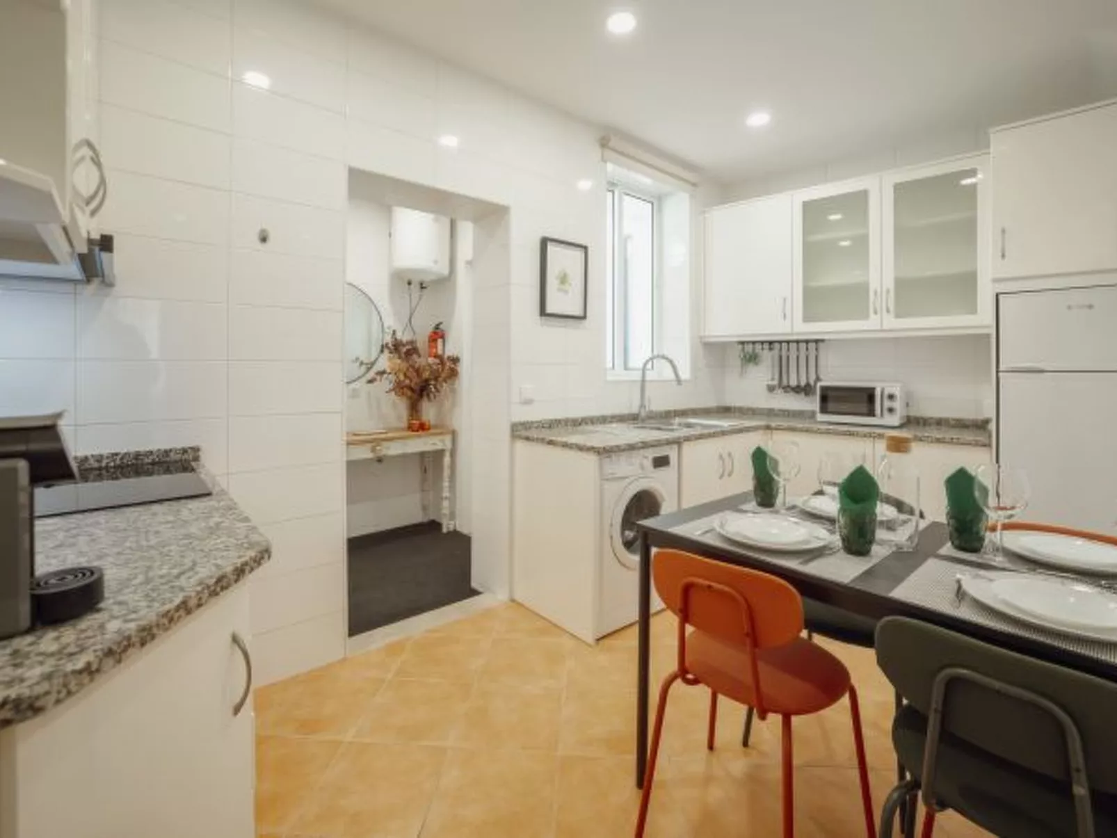 CITY CENTER COMFORT APARTMENT A by VACATIONY - Inside