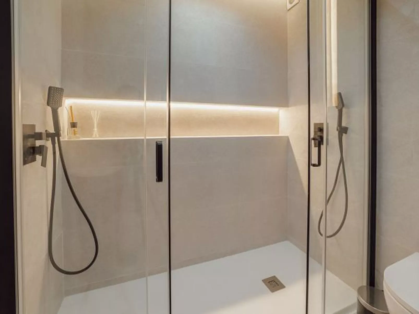 DOWNTOWN PREMIUM with BALCONY by VACATIONY - Inside