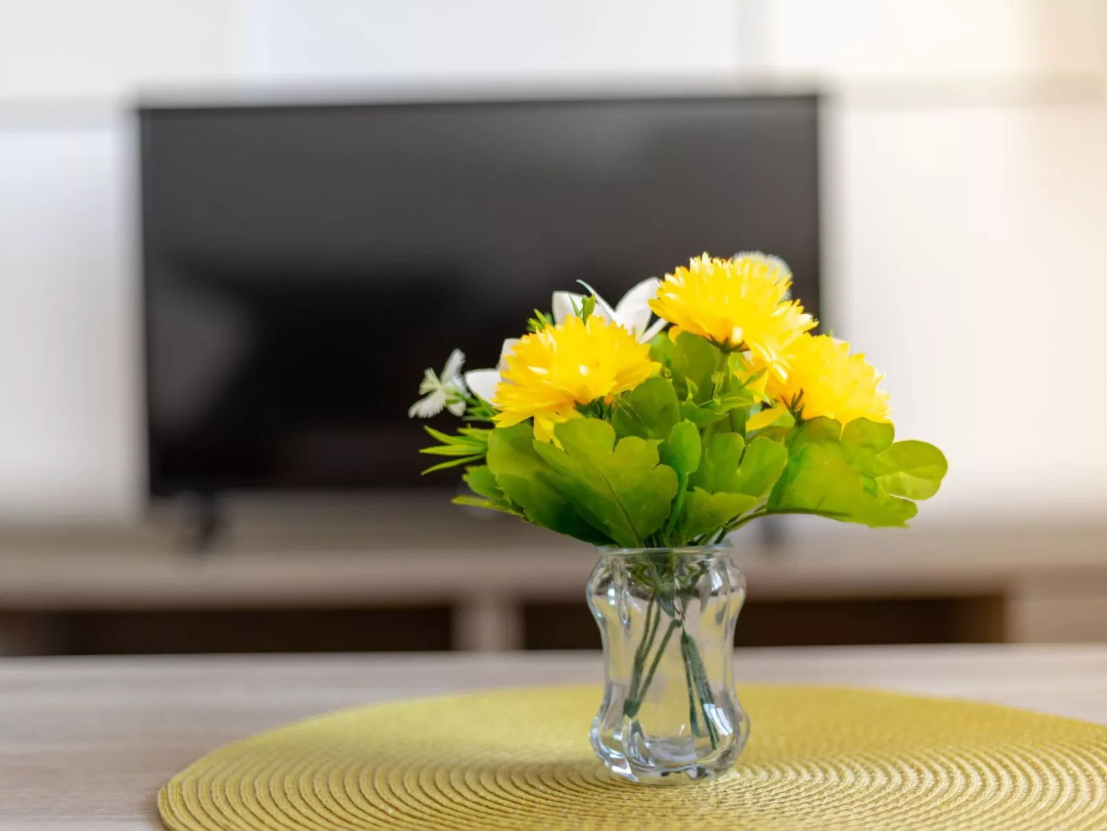 "Maya Z" mit Blick auf das Wasser - Dedans