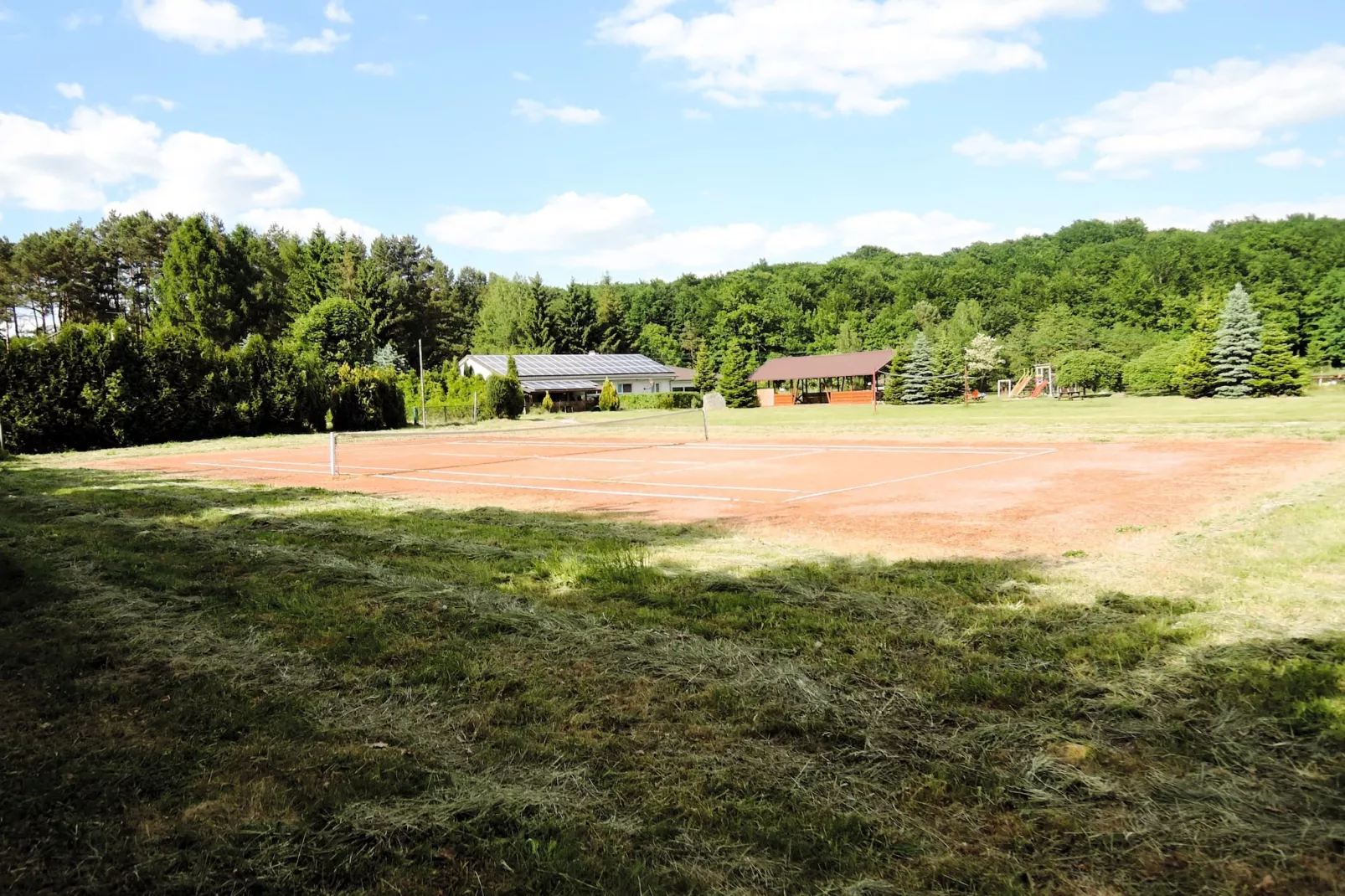 Holiday complex in Jezierzyce by Szczecin at the lake 30 qm for 4 persons Typ C Zolty - Gardens in summer