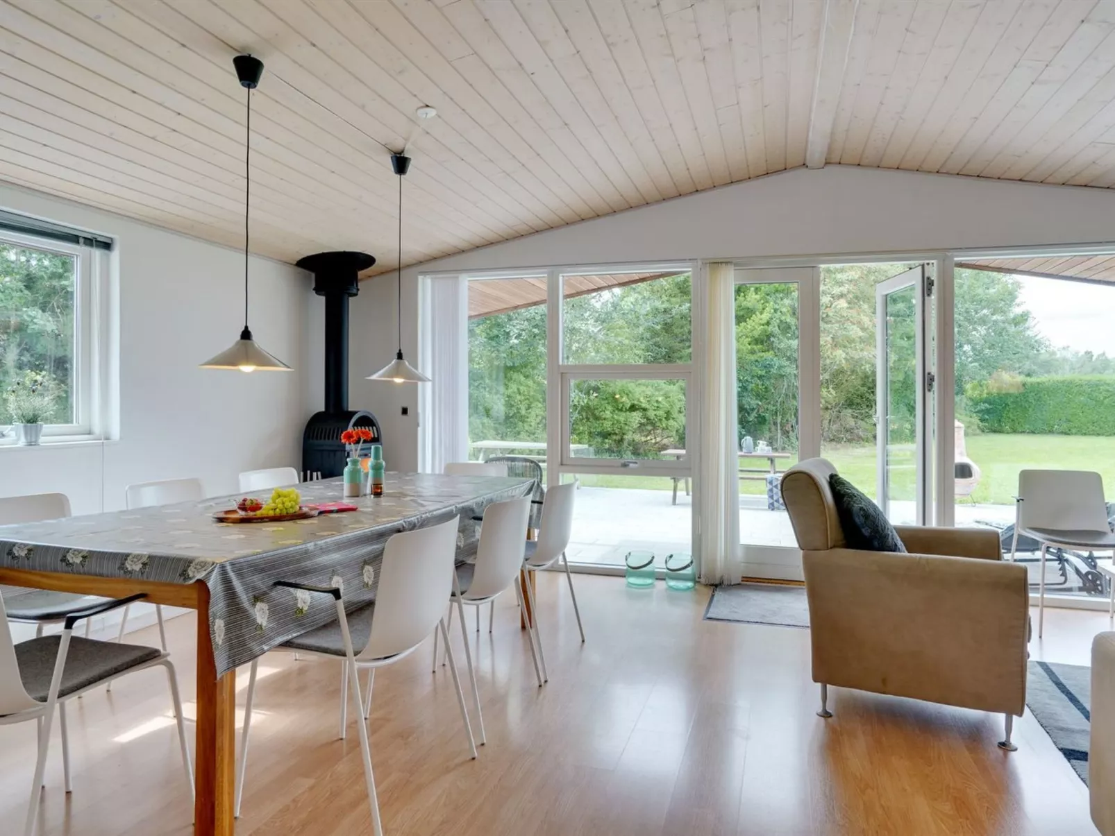 "Alvi" - 400m to the fjord - Drinnen