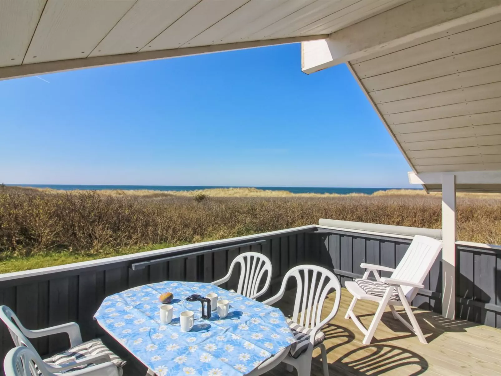 "Minka" - 58m from the sea - Outside