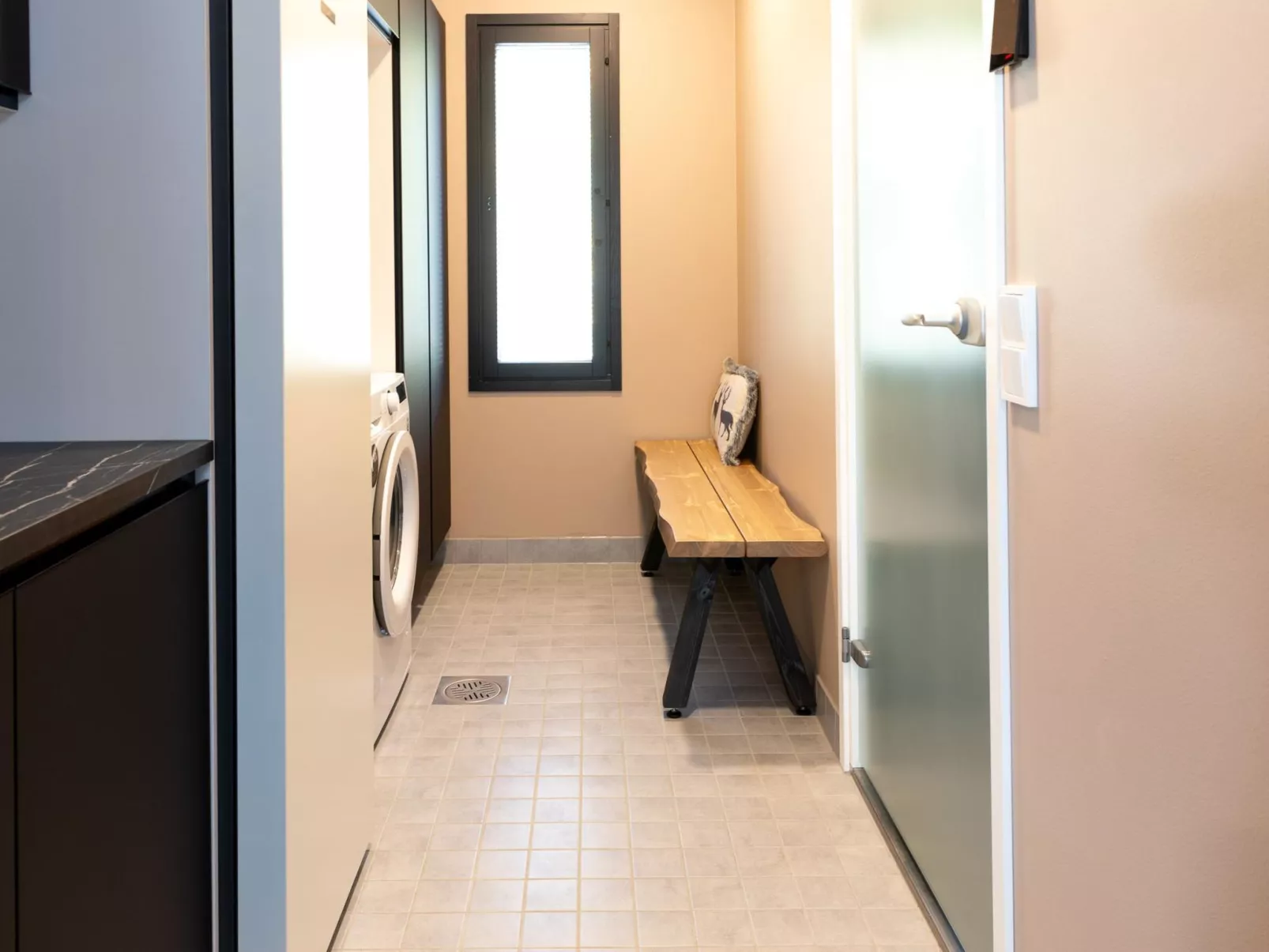 Saanan helmi - Inside